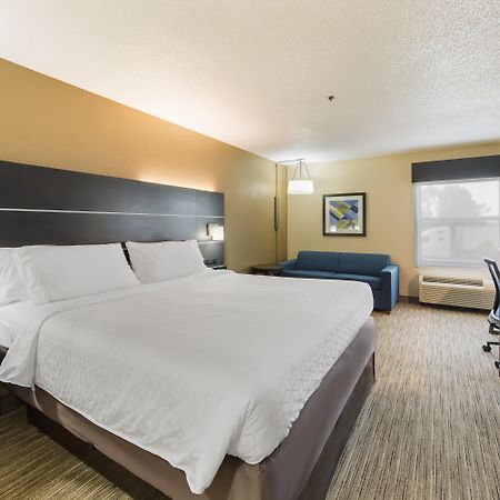 Holiday Inn Express London-I-70 By Ihg Екстериор снимка
