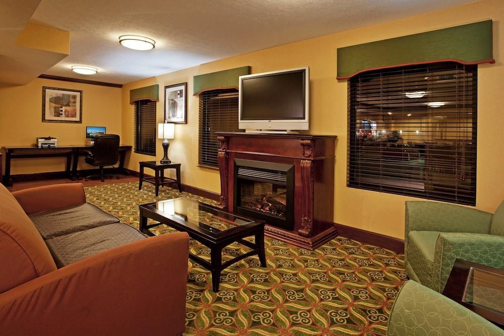 Holiday Inn Express London-I-70 By Ihg Екстериор снимка