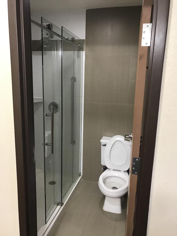 Holiday Inn Express London-I-70 By Ihg Екстериор снимка