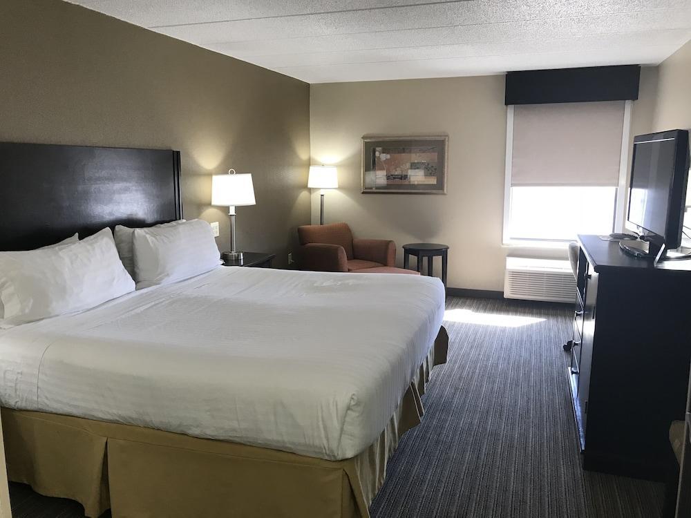 Holiday Inn Express London-I-70 By Ihg Екстериор снимка