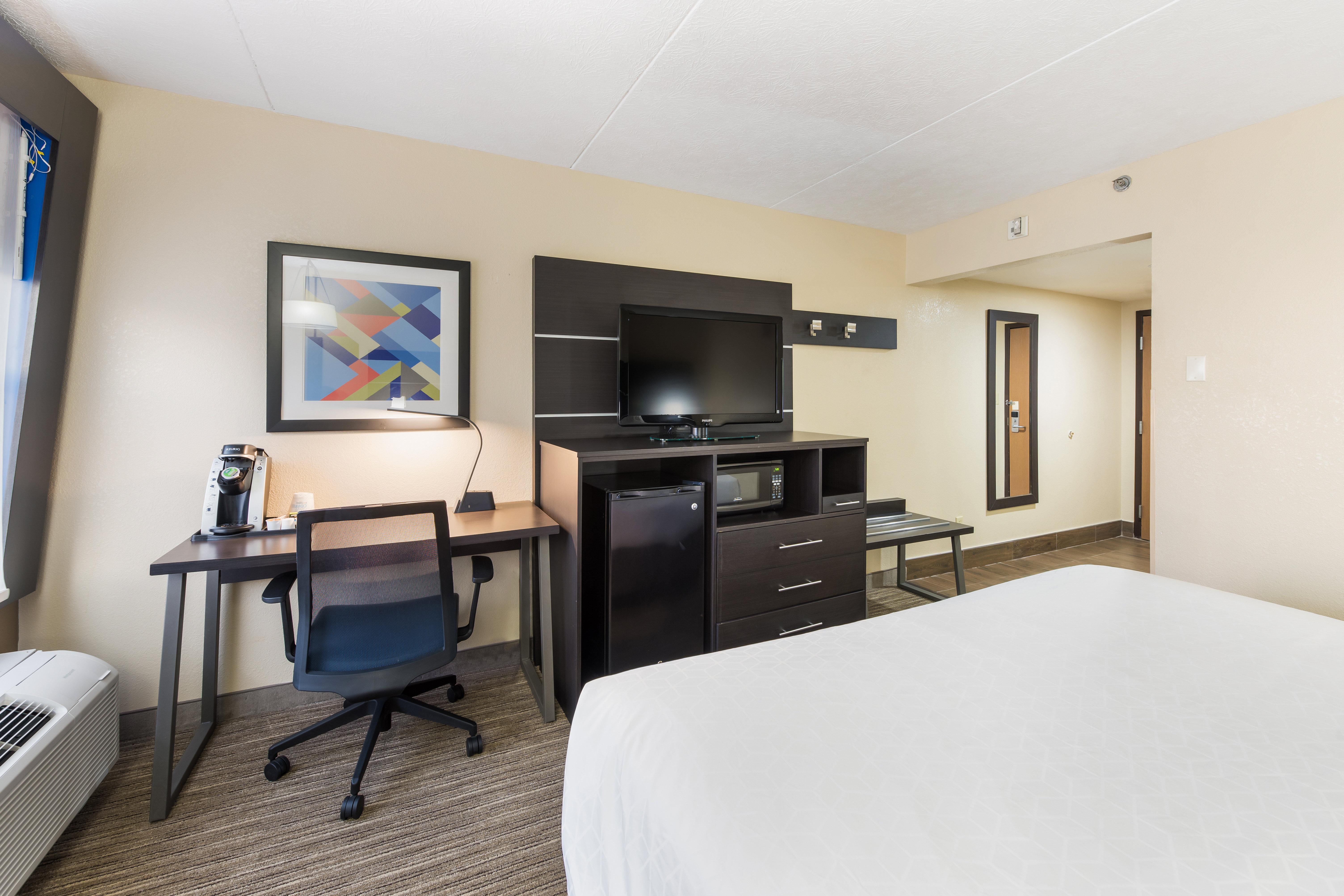 Holiday Inn Express London-I-70 By Ihg Екстериор снимка