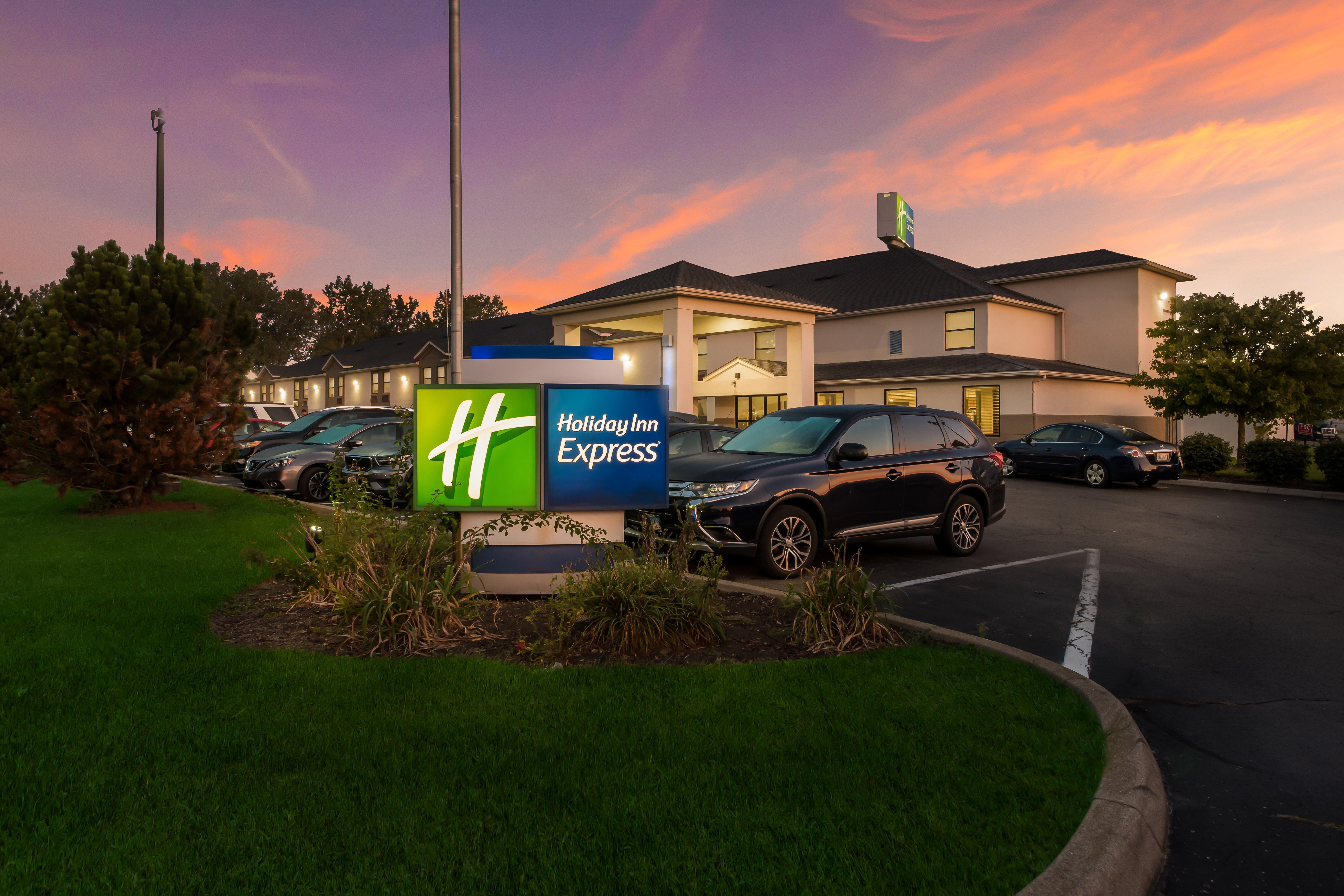 Holiday Inn Express London-I-70 By Ihg Екстериор снимка