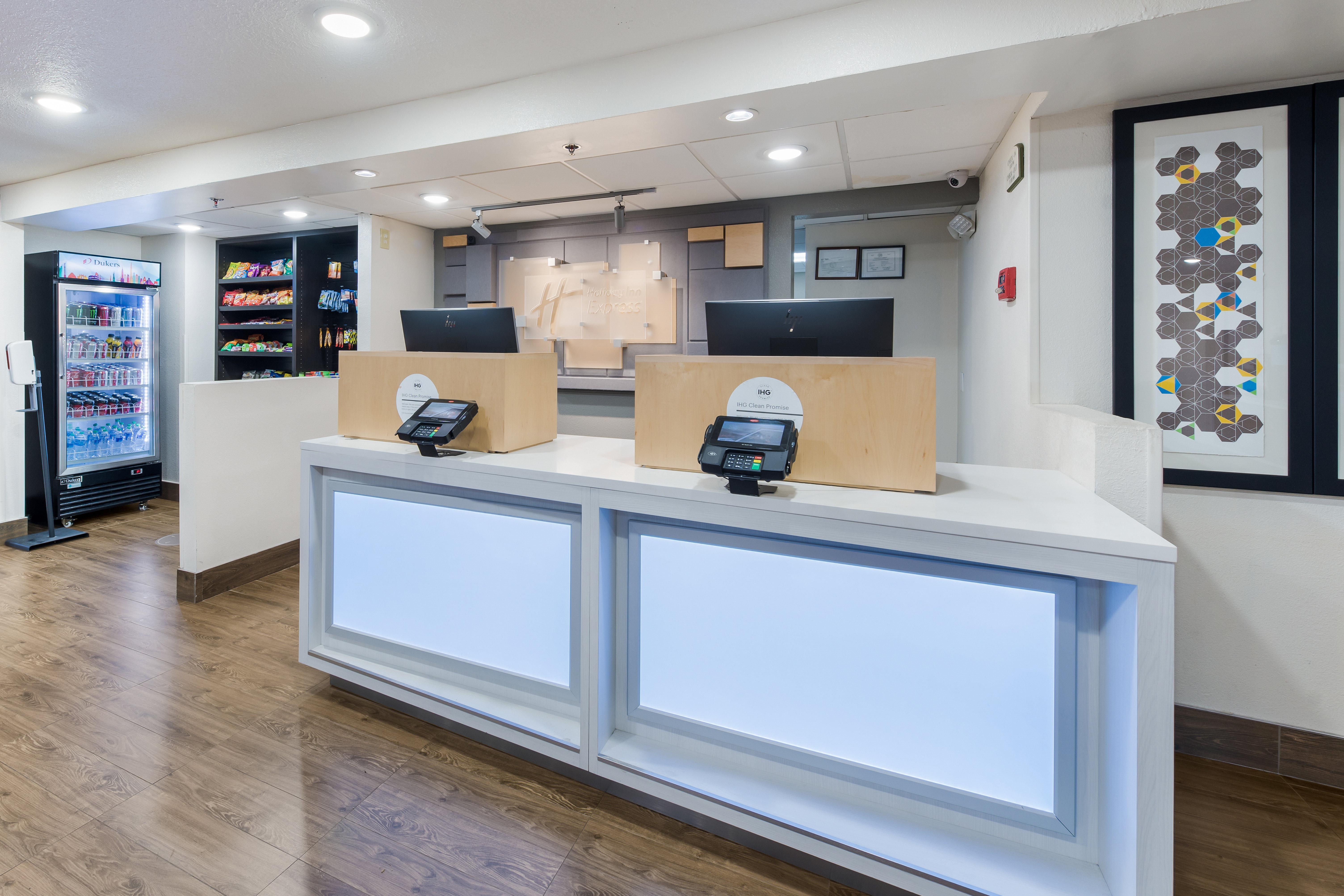 Holiday Inn Express London-I-70 By Ihg Екстериор снимка