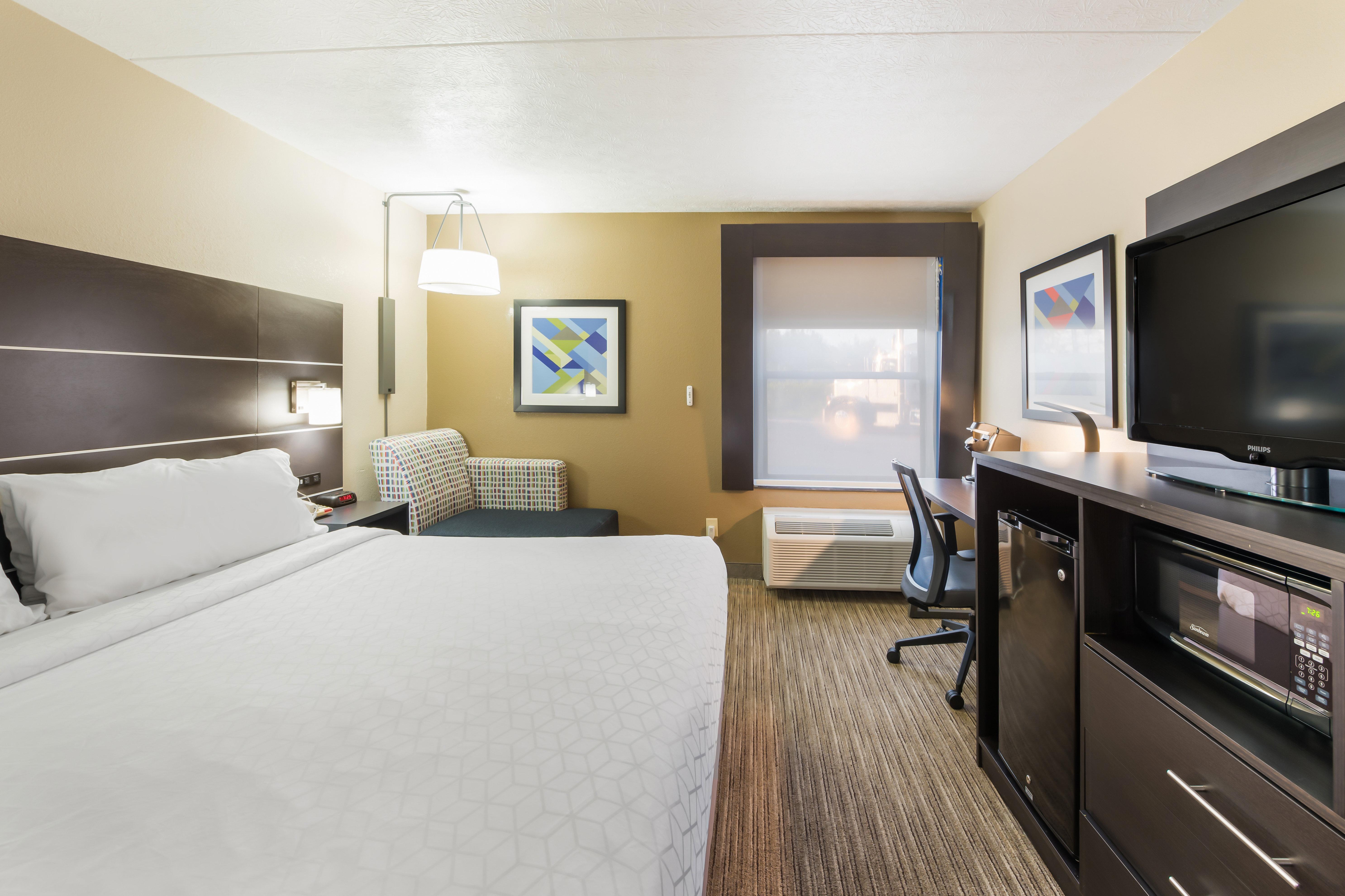 Holiday Inn Express London-I-70 By Ihg Екстериор снимка