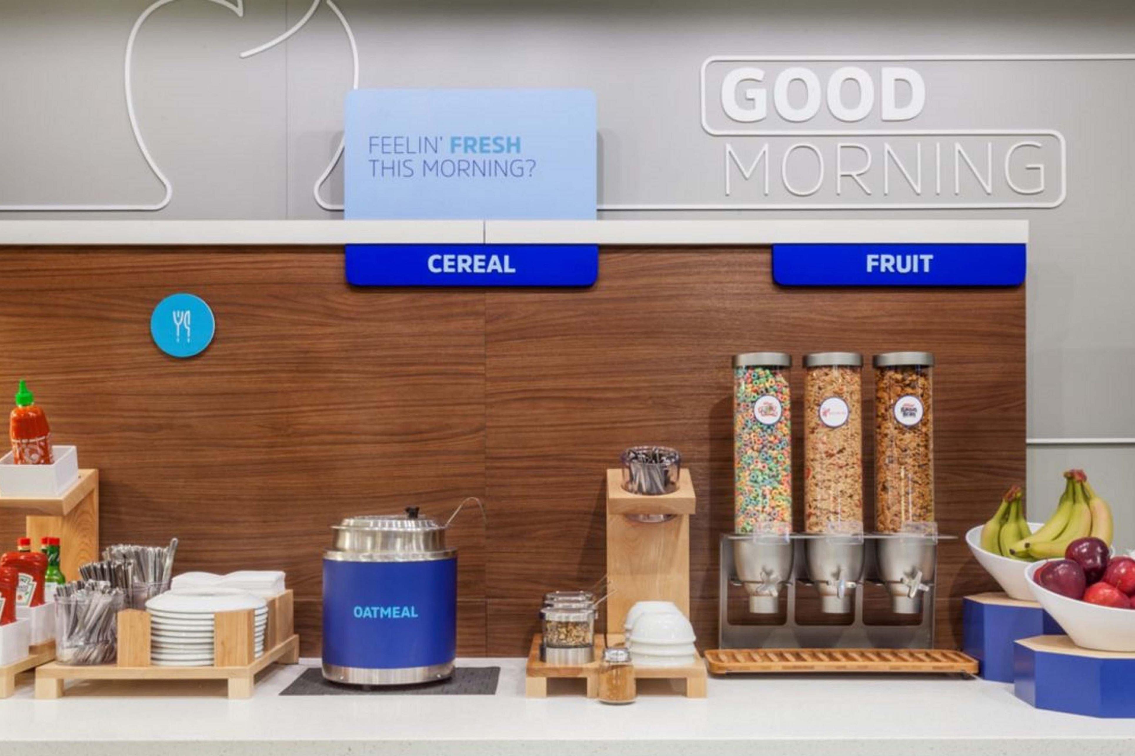 Holiday Inn Express London-I-70 By Ihg Екстериор снимка