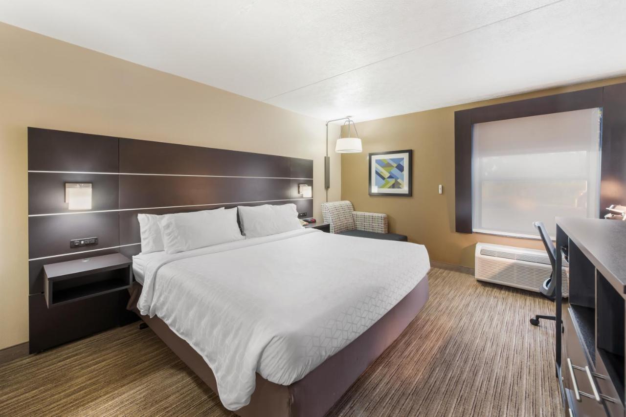 Holiday Inn Express London-I-70 By Ihg Екстериор снимка