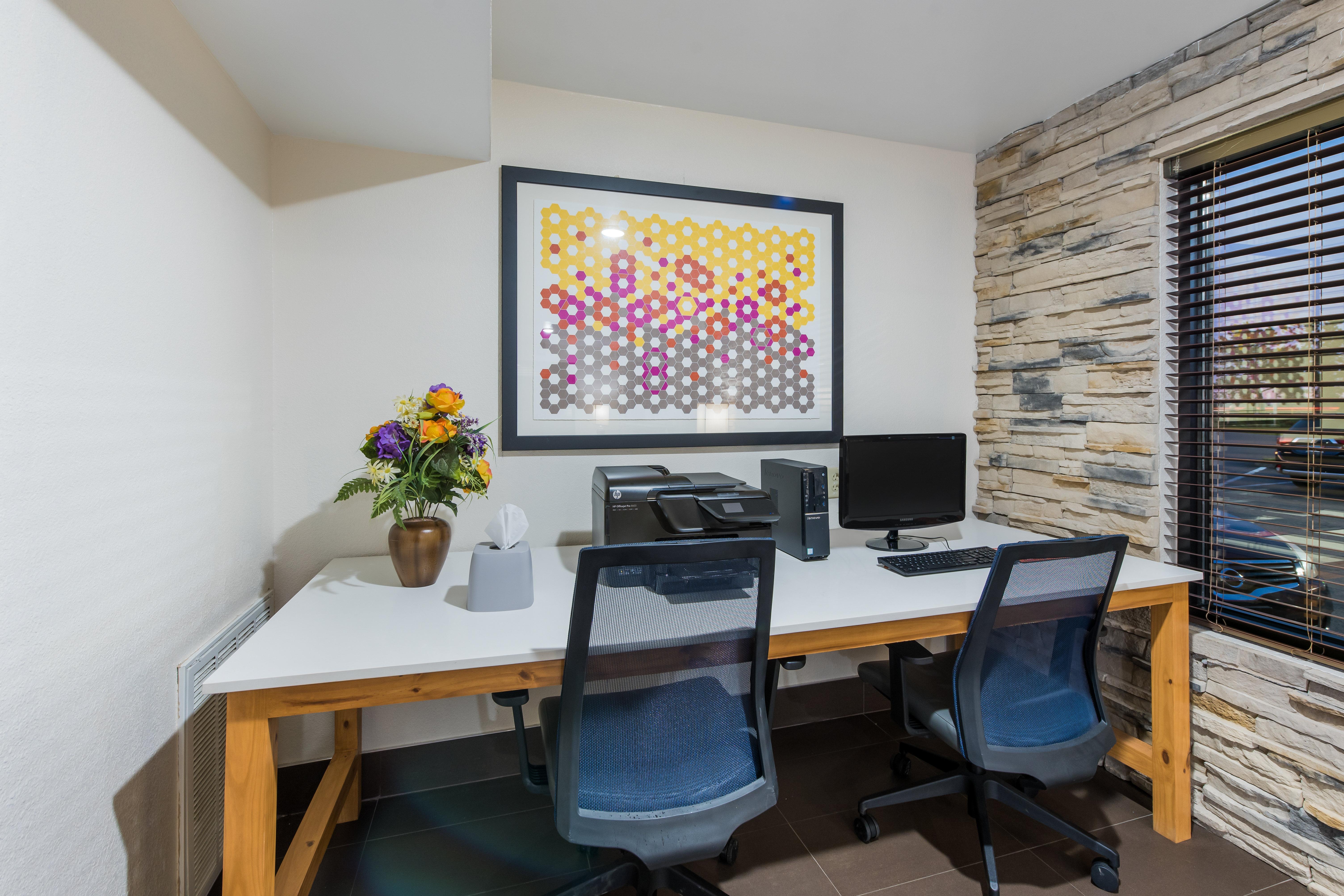 Holiday Inn Express London-I-70 By Ihg Екстериор снимка