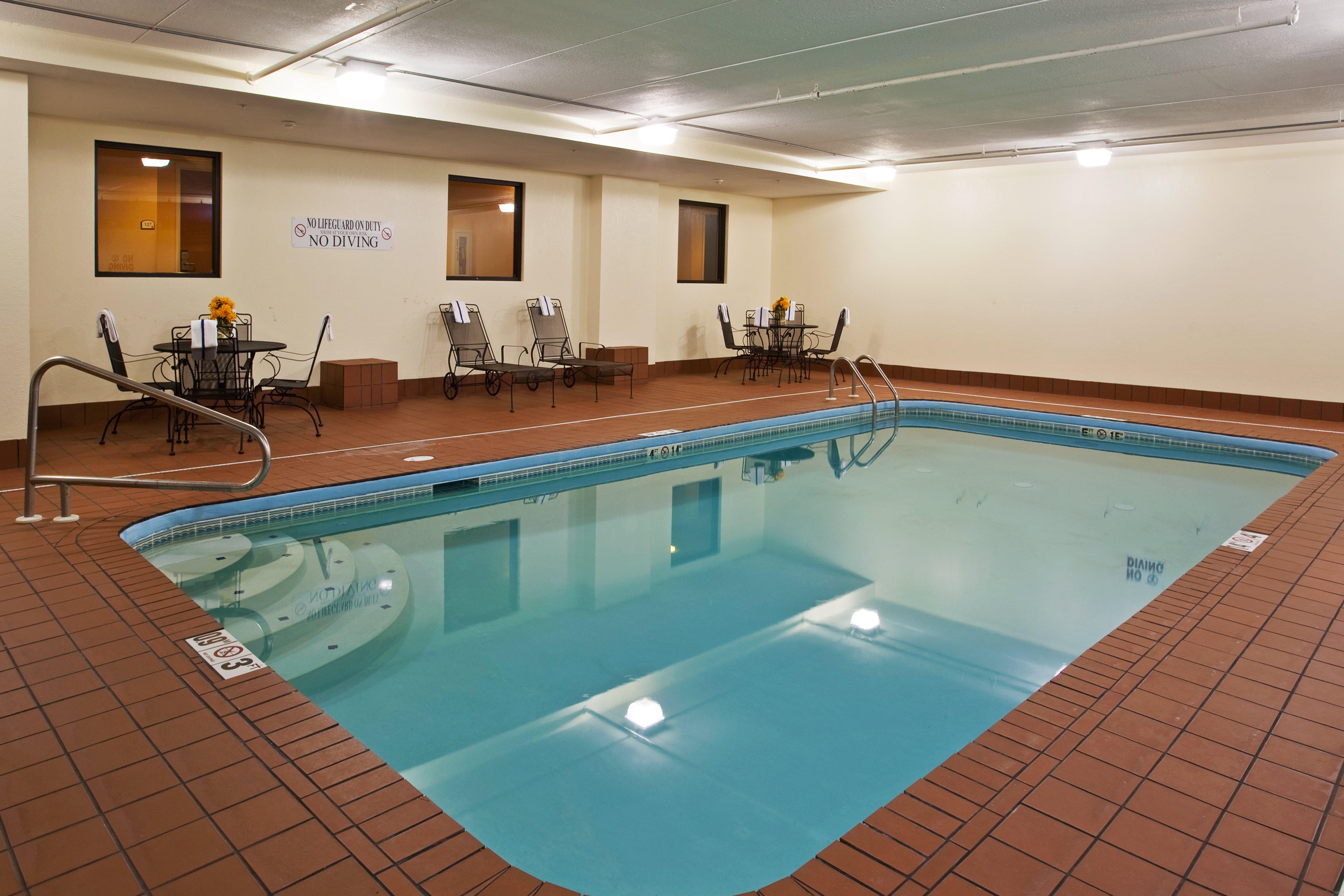 Holiday Inn Express London-I-70 By Ihg Екстериор снимка