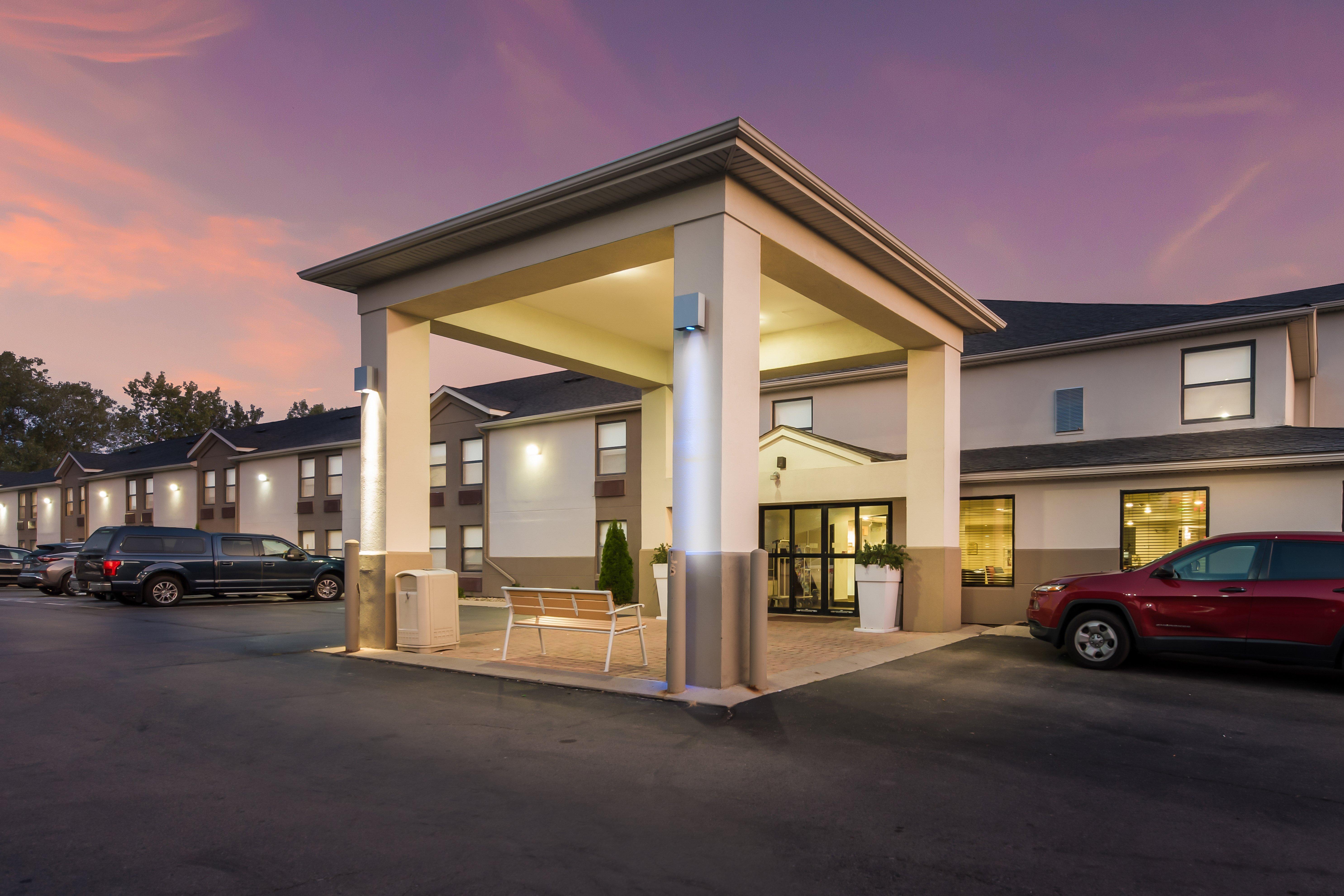 Holiday Inn Express London-I-70 By Ihg Екстериор снимка