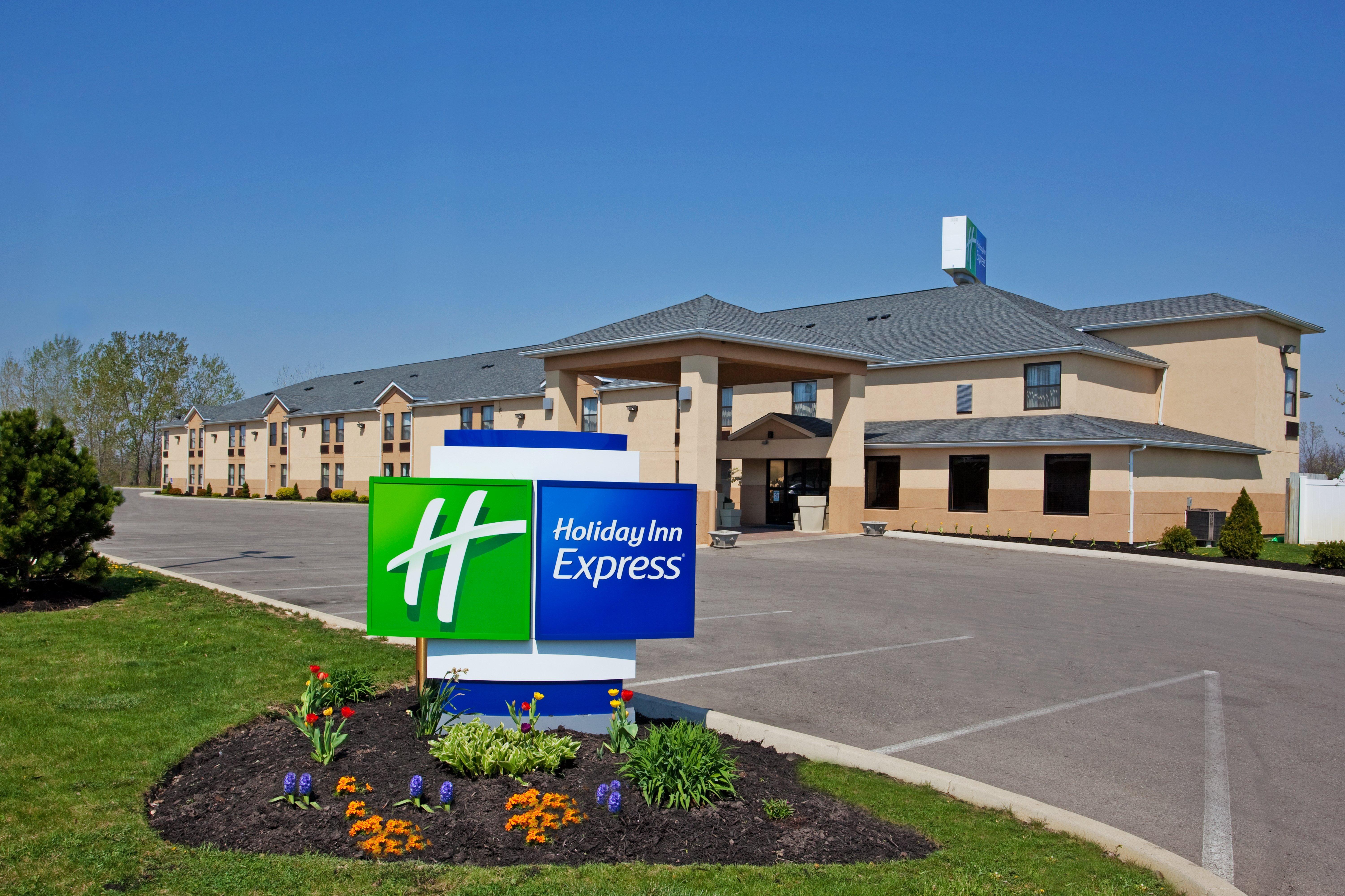 Holiday Inn Express London-I-70 By Ihg Екстериор снимка