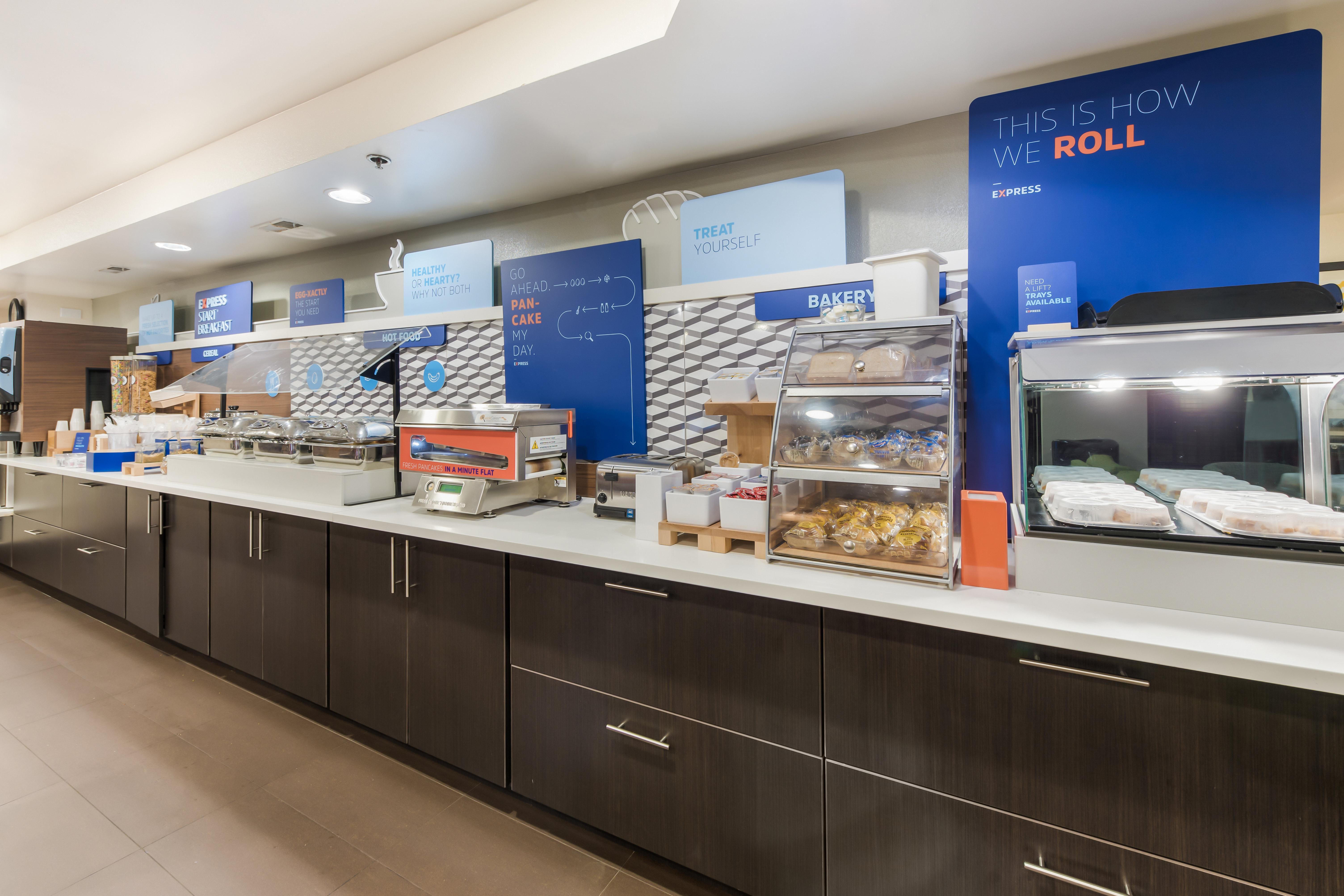Holiday Inn Express London-I-70 By Ihg Екстериор снимка