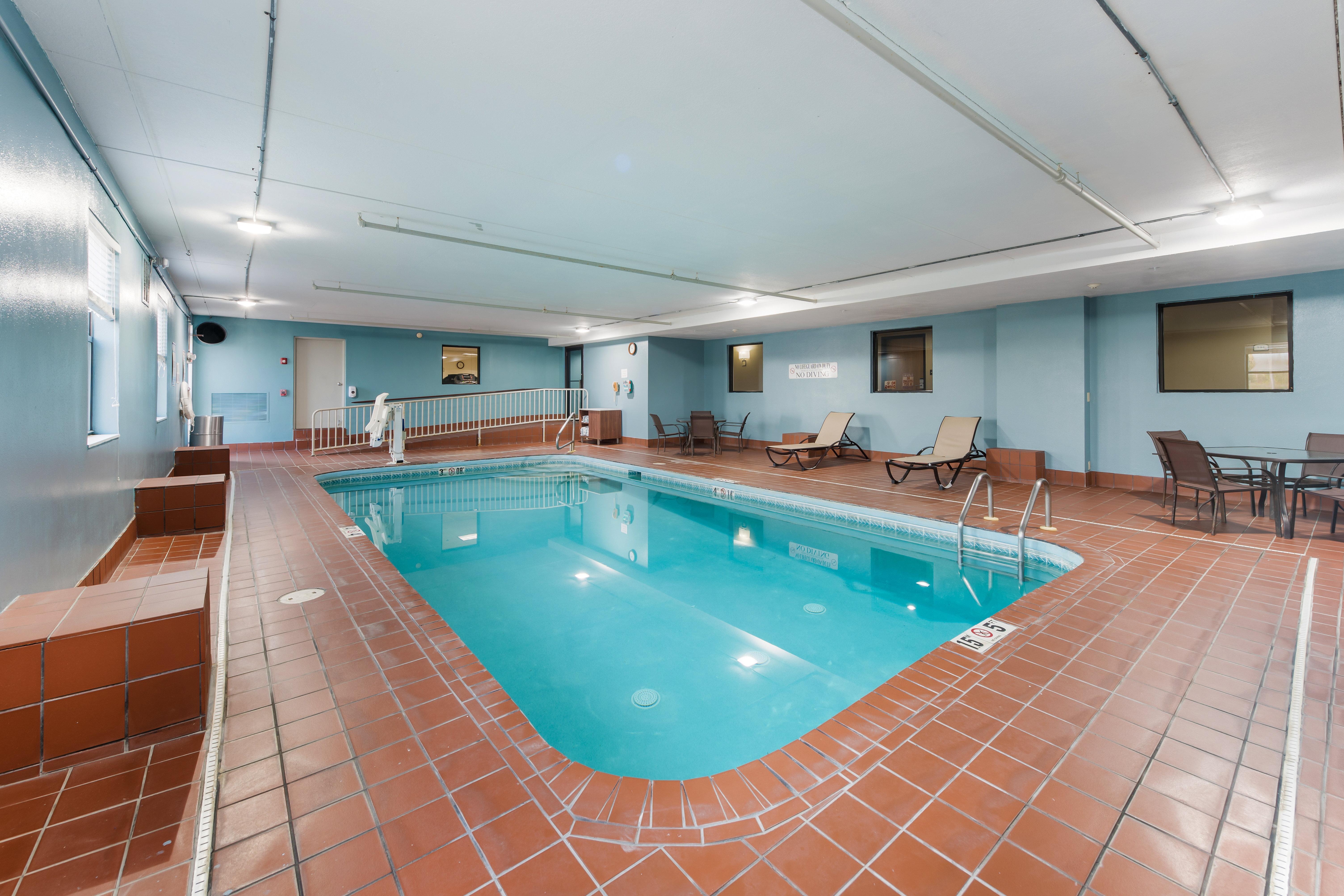 Holiday Inn Express London-I-70 By Ihg Екстериор снимка