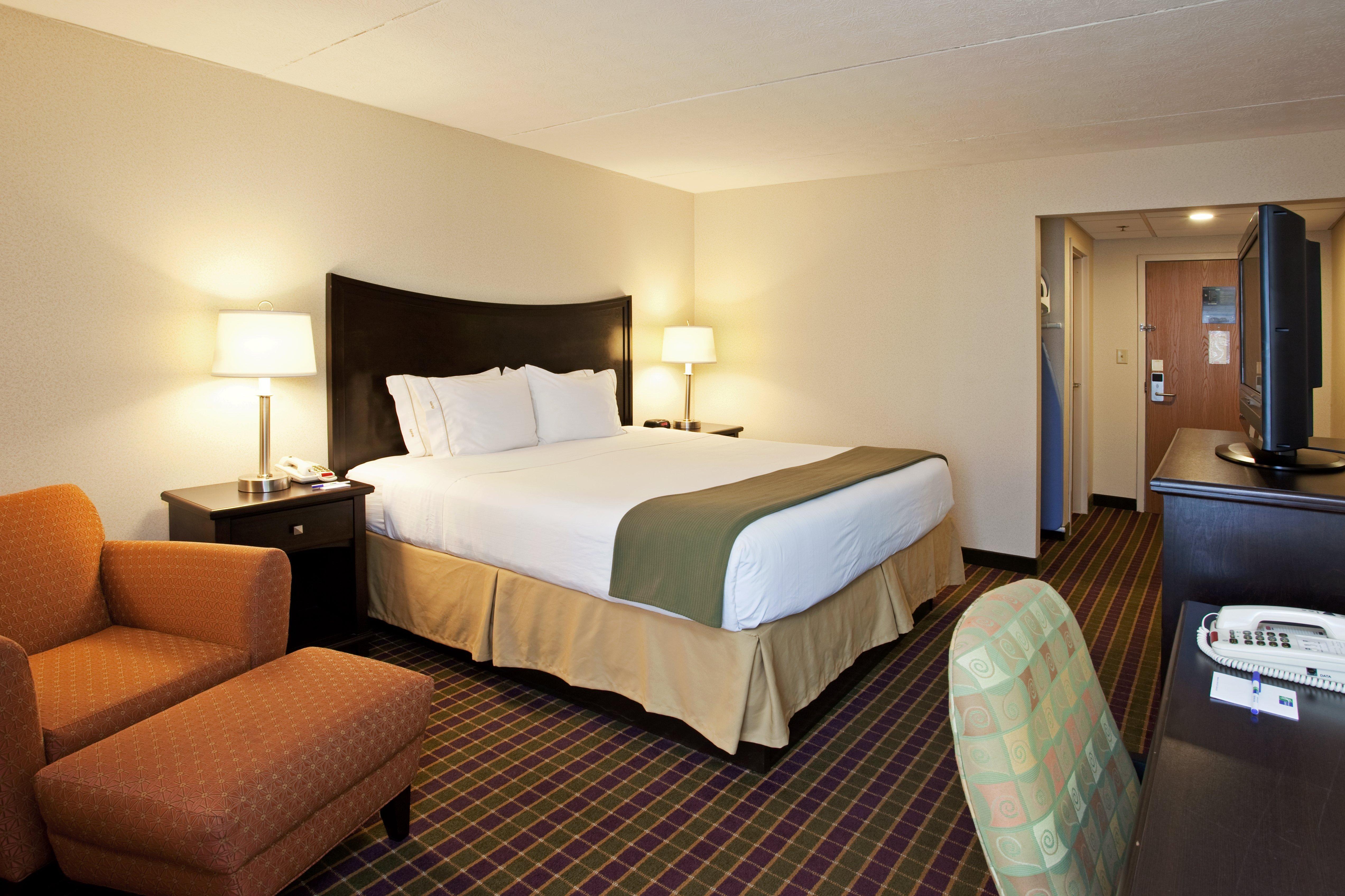 Holiday Inn Express London-I-70 By Ihg Екстериор снимка