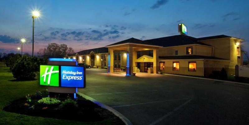 Holiday Inn Express London-I-70 By Ihg Екстериор снимка