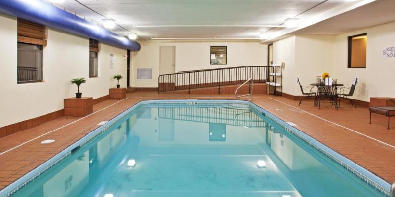 Holiday Inn Express London-I-70 By Ihg Екстериор снимка